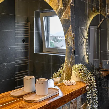 Mountain View - Bathtub - Underground Parking Apartment